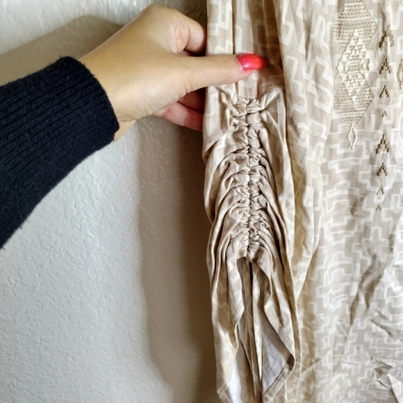 NWT Ariat Women's Warrior Tunic Beige Tan Embroidered Top Tori Print sz M - Picture 6 of 8